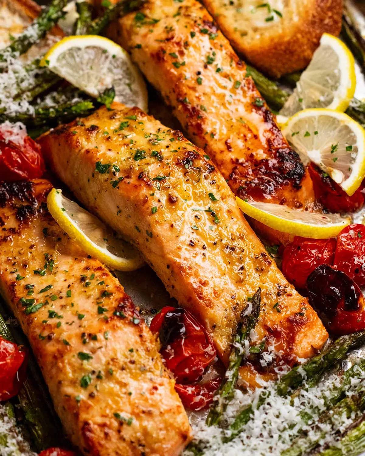 Lemon garlic salmon tray bake 1